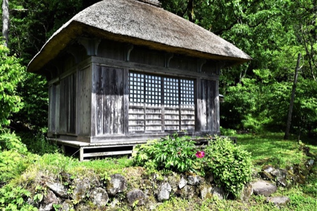 茅葺きのお堂